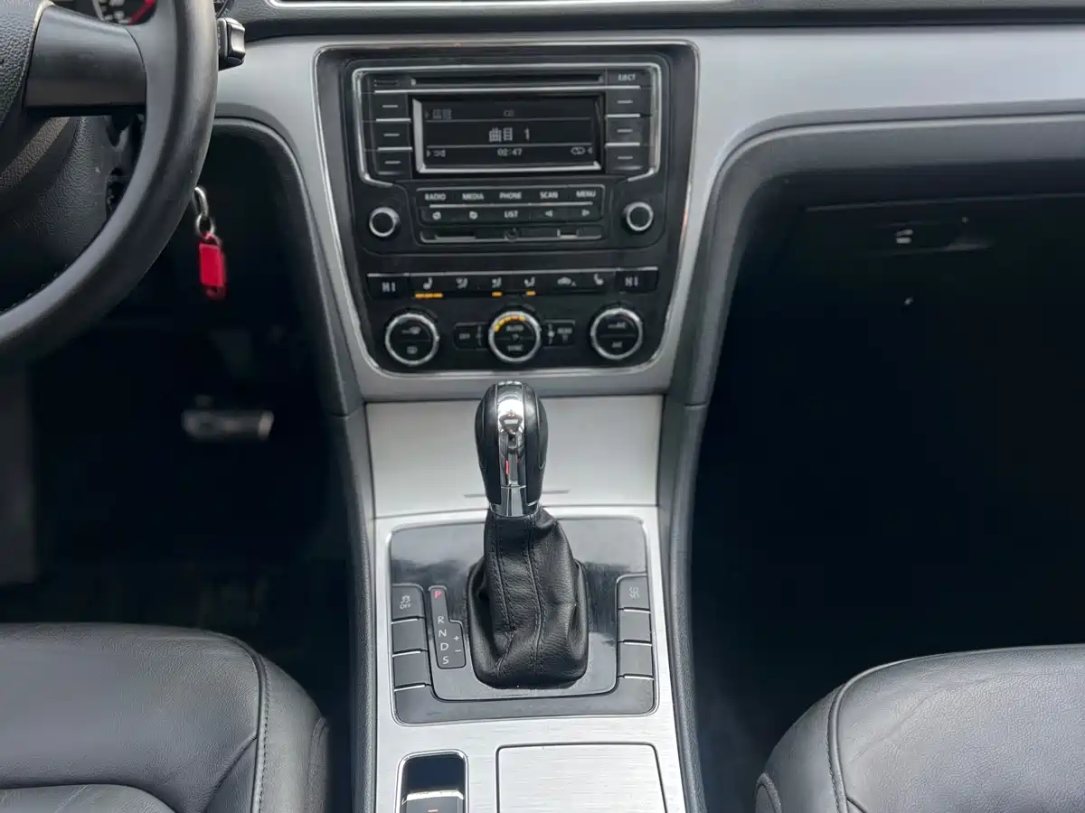 Volkswagen Passat 2014 1.8TSI DSG Luxury Edition фото 10