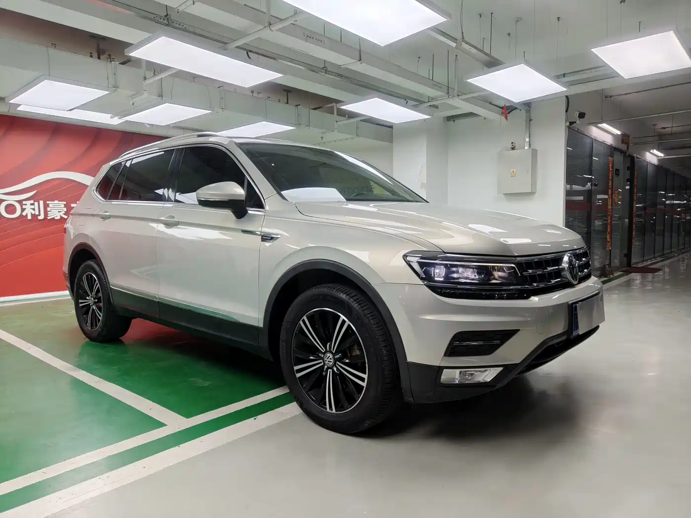 Volkswagen Tiguan L 2017 380TSI Automatic 4WD Luxury Edition фото 3