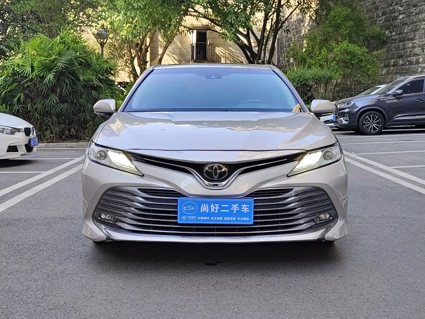 Фото 2 - Toyota Camry