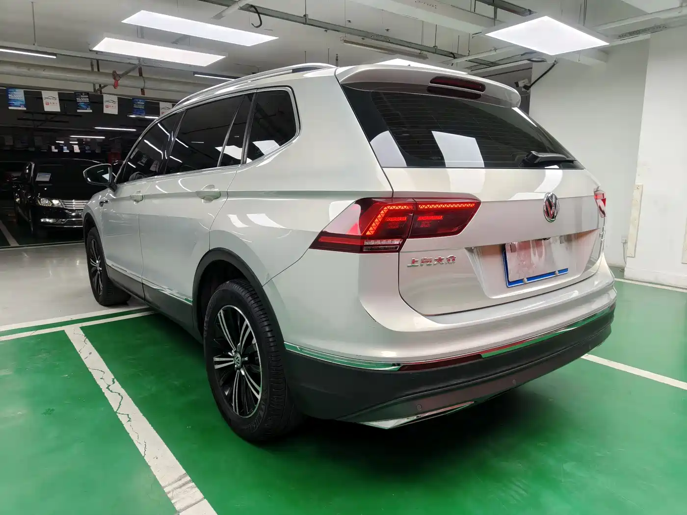 Volkswagen Tiguan L 2017 380TSI Automatic 4WD Luxury Edition фото 7