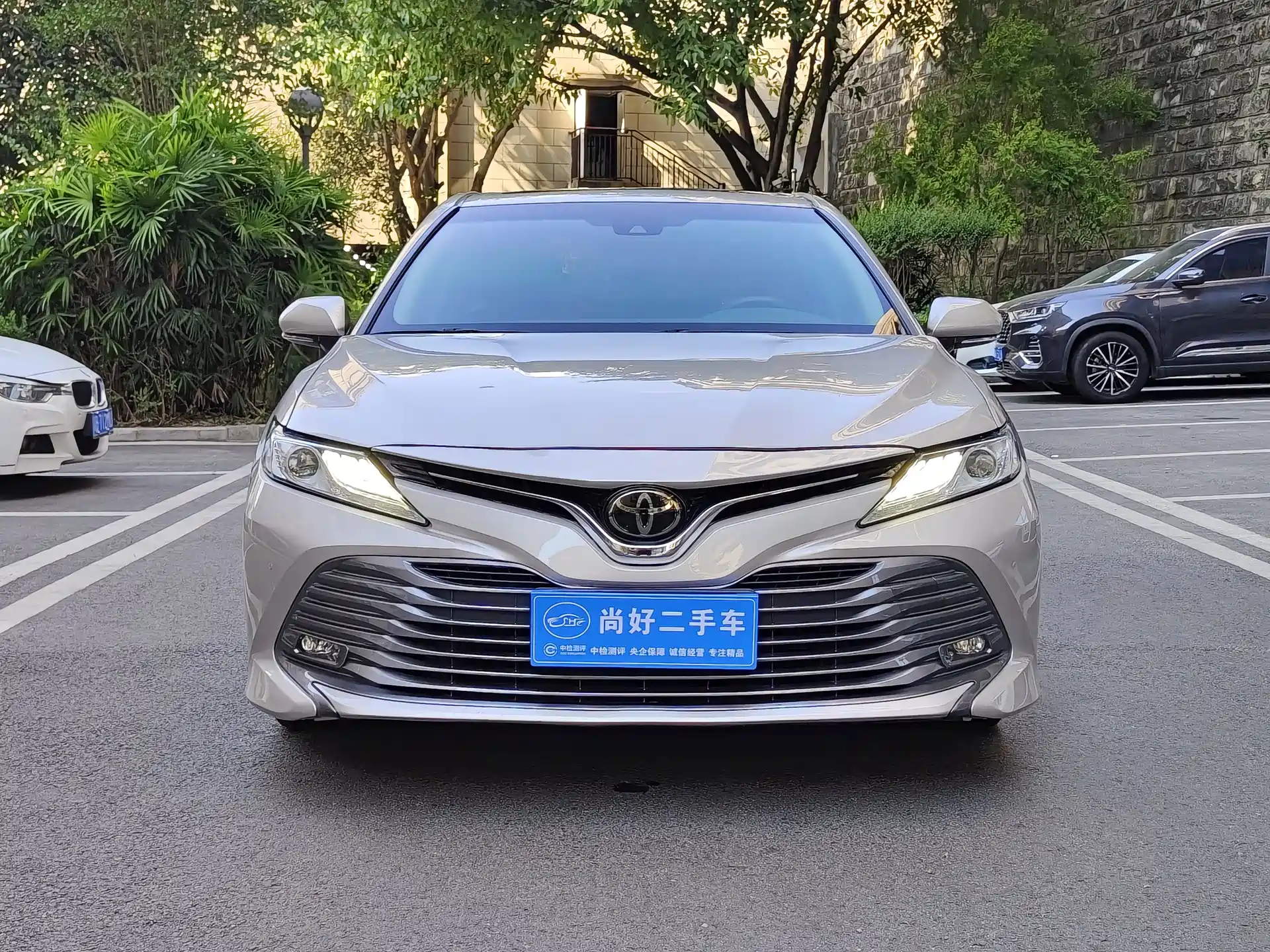 Фото 2 - Toyota Camry