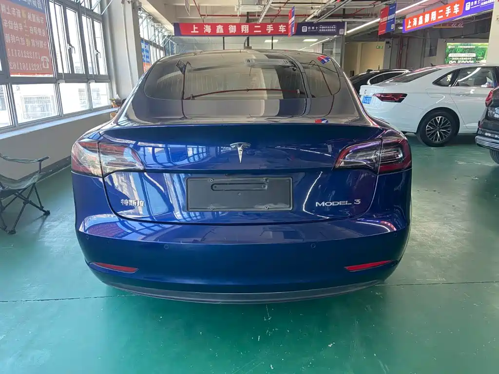 Фото 12 - Tesla Model 3