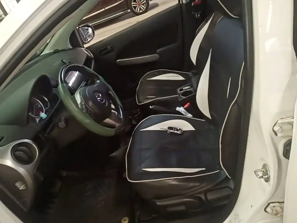 Mazda 2 2015 2012 Hatchback Dynamic 1.5L Automatic Value Edition