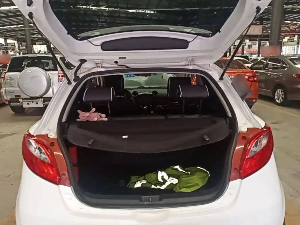Mazda 2 2015 2012 Hatchback Dynamic 1.5L Automatic Value Edition