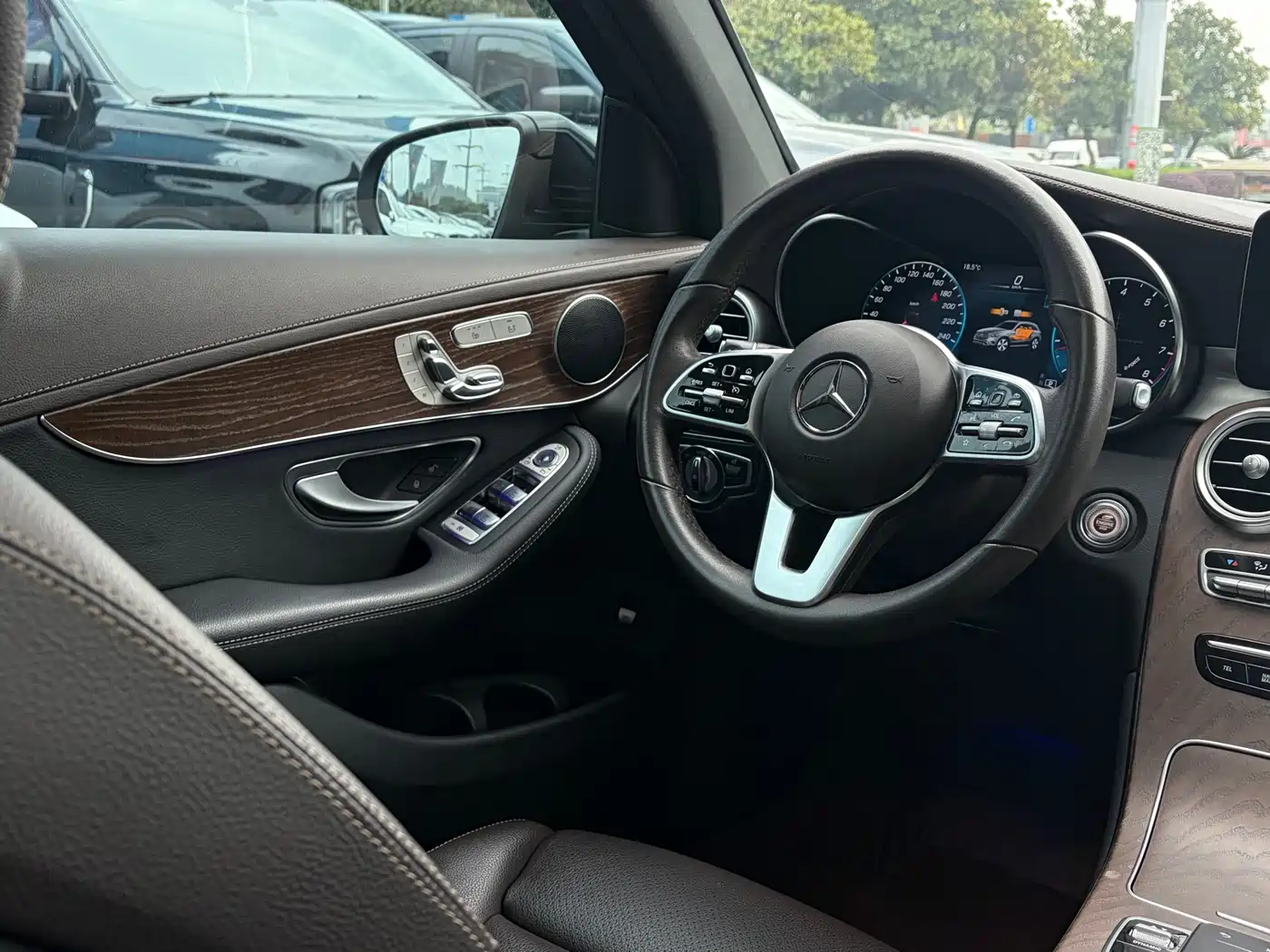 Mercedes-Benz GLC 2022 Facelift GLC 260 L 4MATIC Luxury Model фото 15