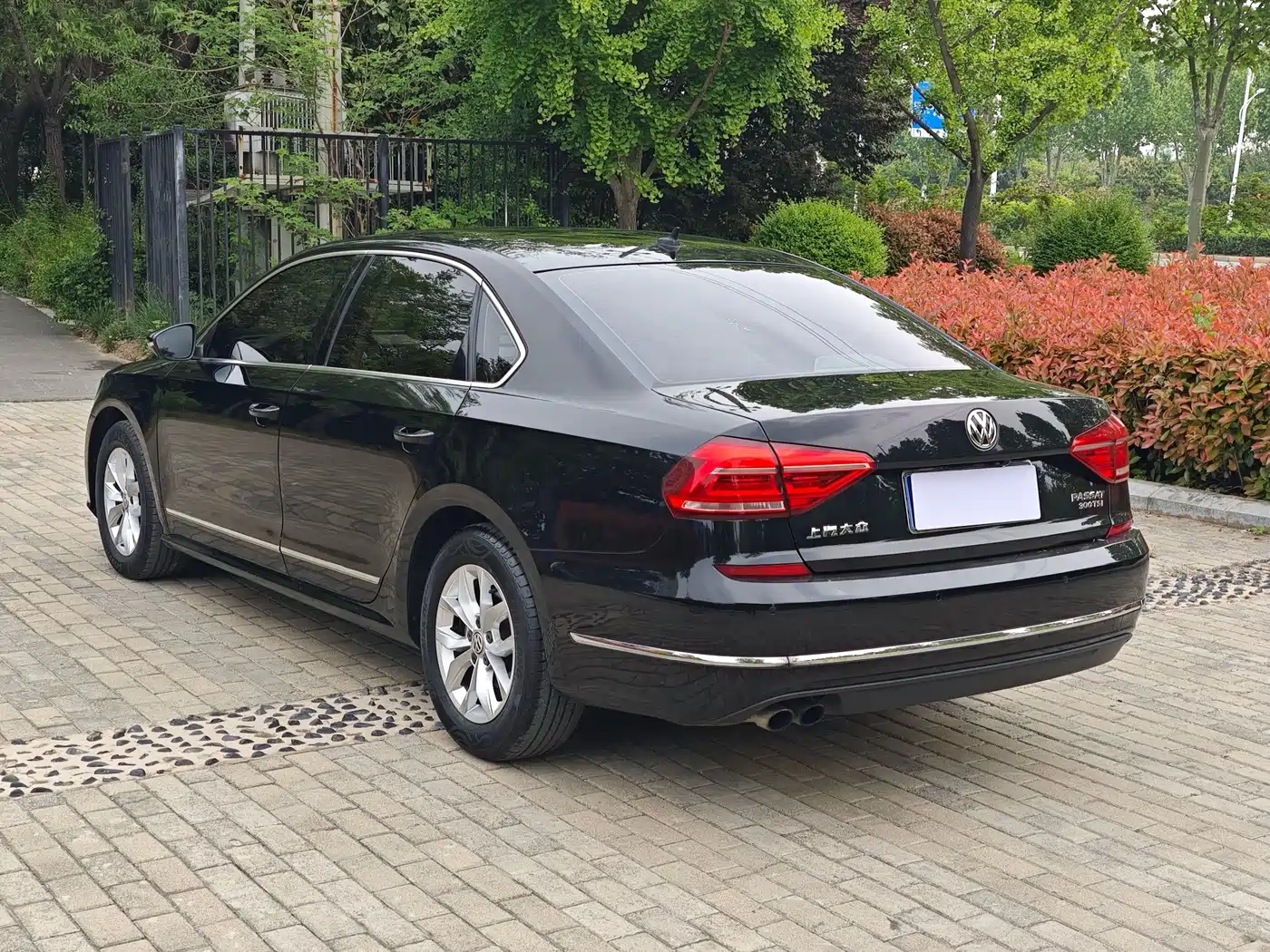 Photo 8 - Volkswagen Passat