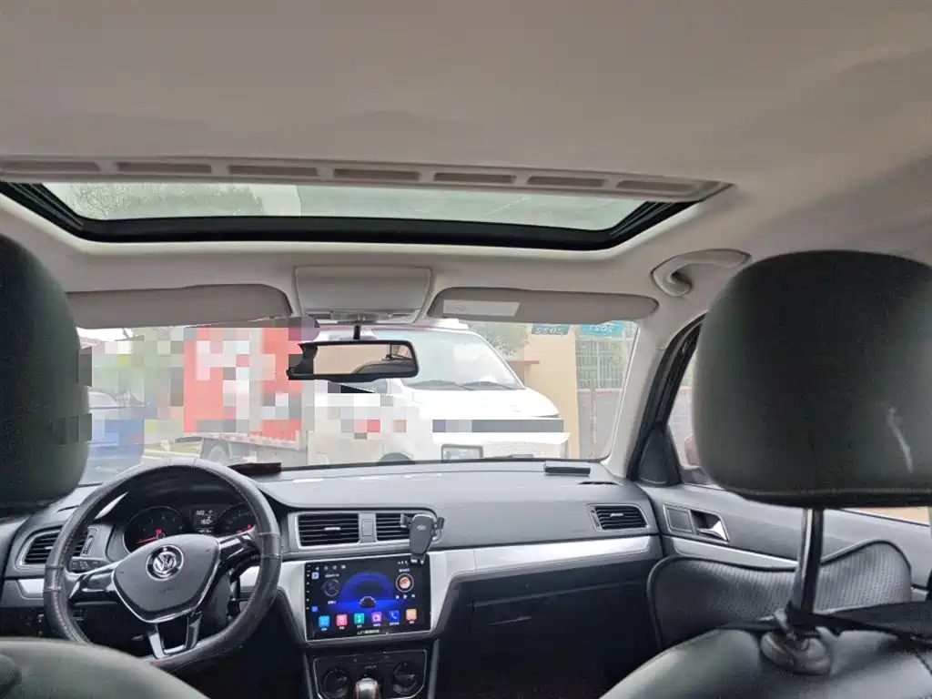 Volkswagen Lavida Tour 2015 1.6L Automatic Comfort Edition фото 9