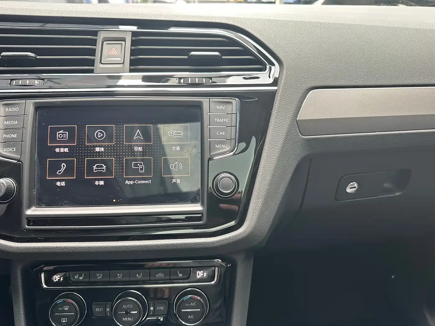 Volkswagen Tiguan L 2017 330TSI Automatic 2WD Flagship Edition фото 12