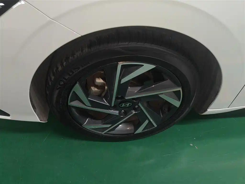 Hyundai Elantra 2023 Model 1.5L CVT LUX Premium Edition фото 23