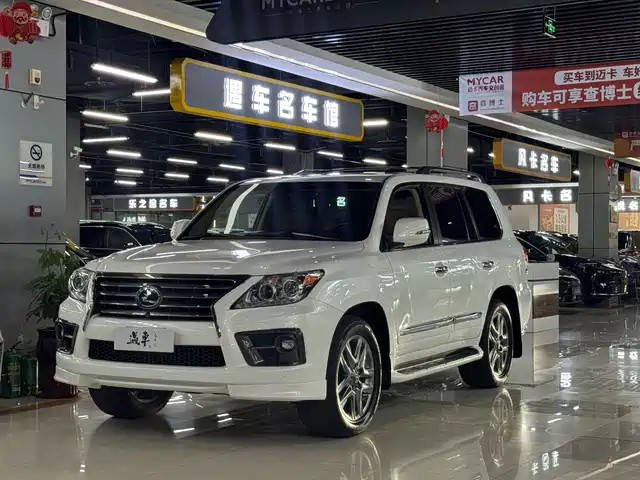 Lexus LX — фото 1