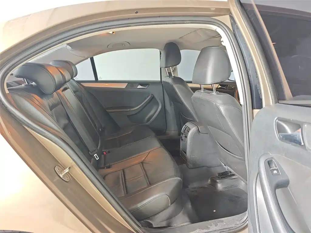 Volkswagen Sagitar 2014 1.4TSI Automatic Luxury фото 6