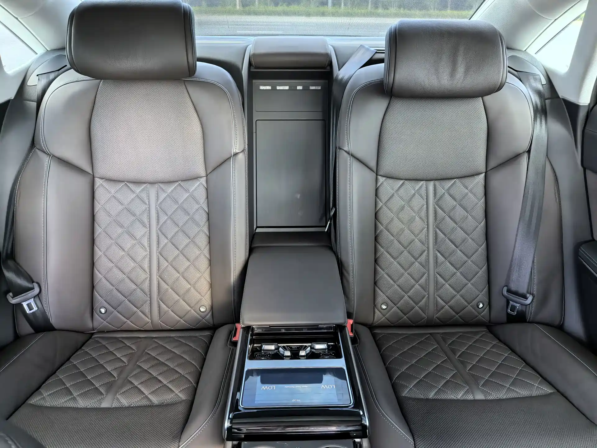 Photo 14 - Audi A8