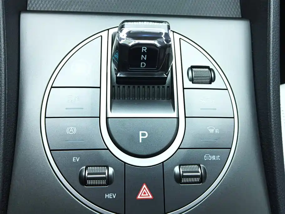 BYD Hai Bao 05 DM-i 2025 DM-i Smart Drive Edition 55KM Luxury фото 16