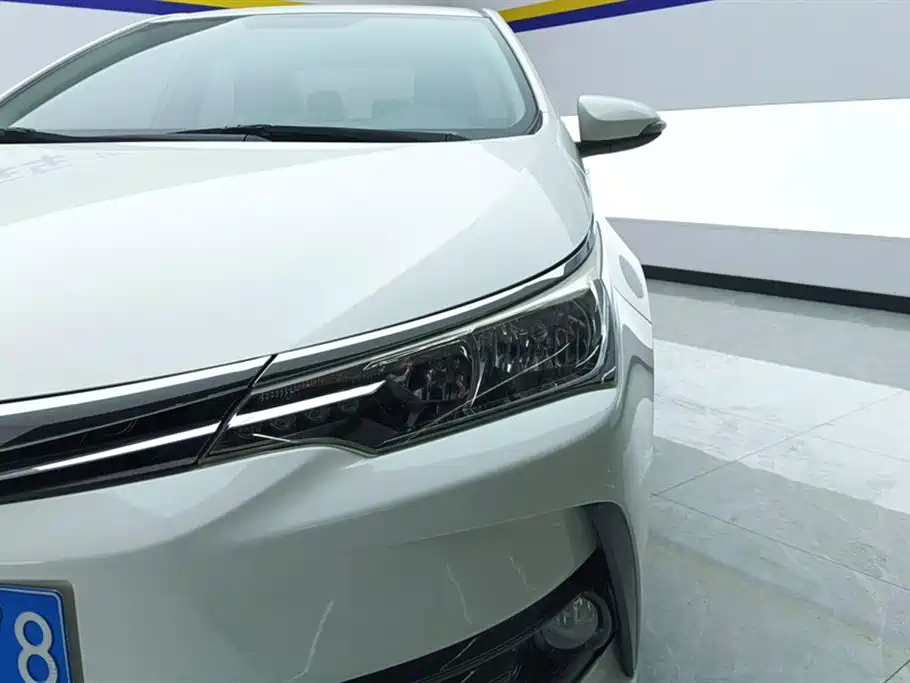 Toyota Corolla 2017 Facelift 1.2T S-CVT GL фото 5