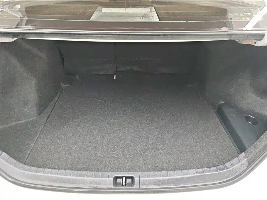 Toyota Levin 2017 Facelift 185T CVT Elite (China V) фото 4
