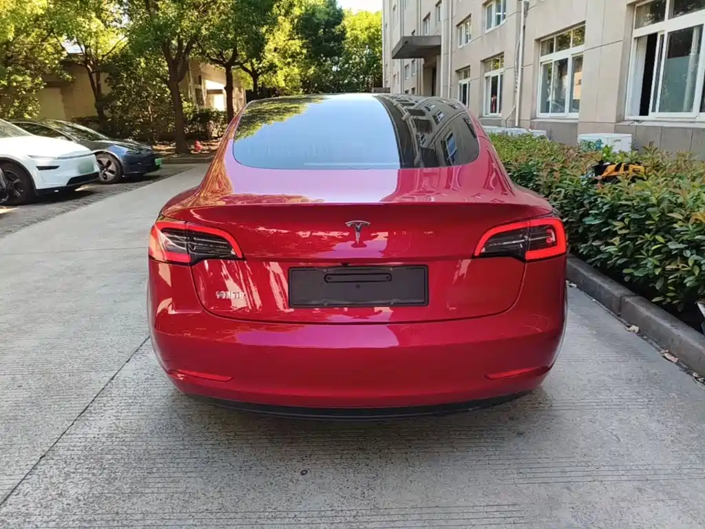Фото 6 - Tesla Model 3