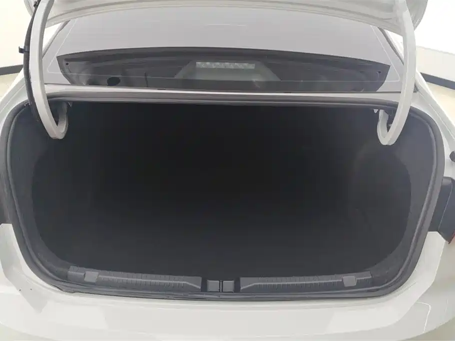 Volkswagen Lavida 2023 Model 300TSI DSG Starlight Leading Edition фото 4