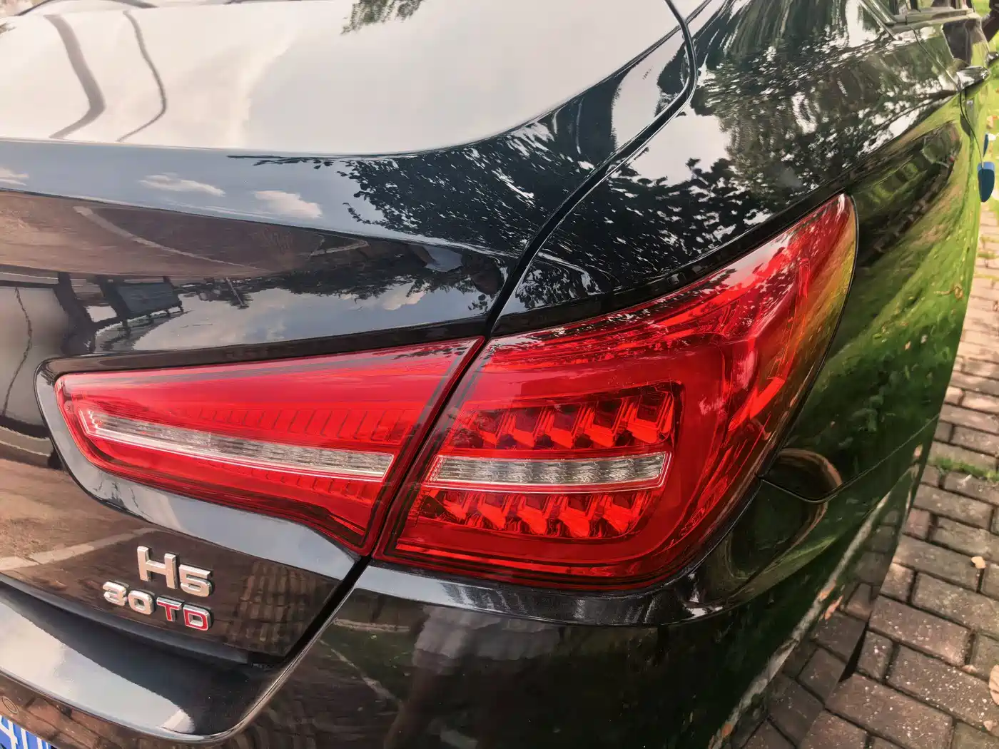 Photo 15 - Hongqi H5