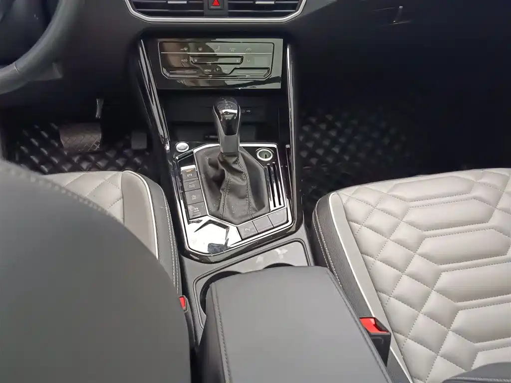 Volkswagen Tayron 2024 330TSI 2WD Luxury Plus Advanced фото 14