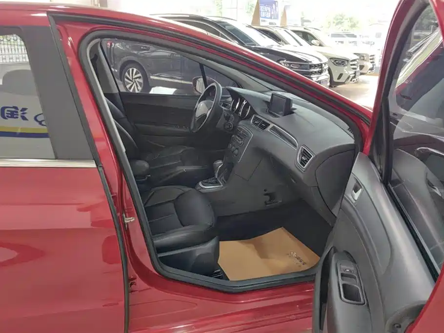 Peugeot 308 2014 Model Joy Edition Classic 1.6L Automatic Superior Style фото 8