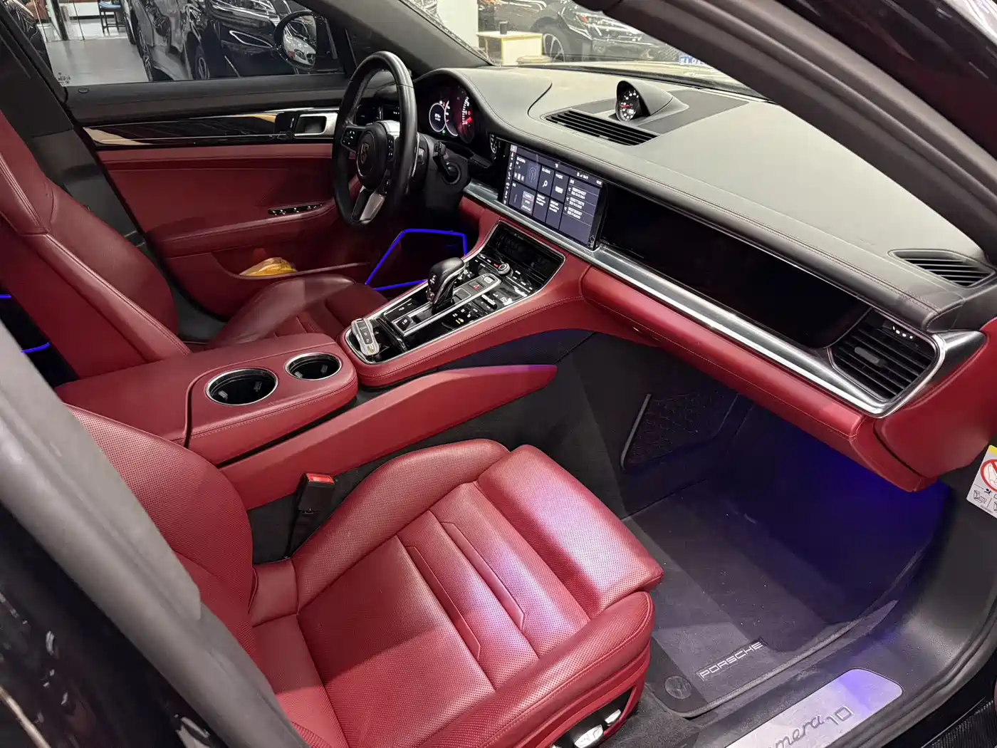 Porsche Panamera 2020 Panamera 10th Anniversary Edition 2.9T фото 12