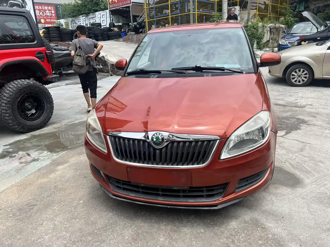 Škoda Fabia 2012 1.4L Manual Crystal Edition фото 2