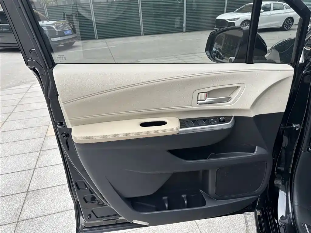 Toyota Sienna 2021 2.5L Hybrid Premium Edition фото 20