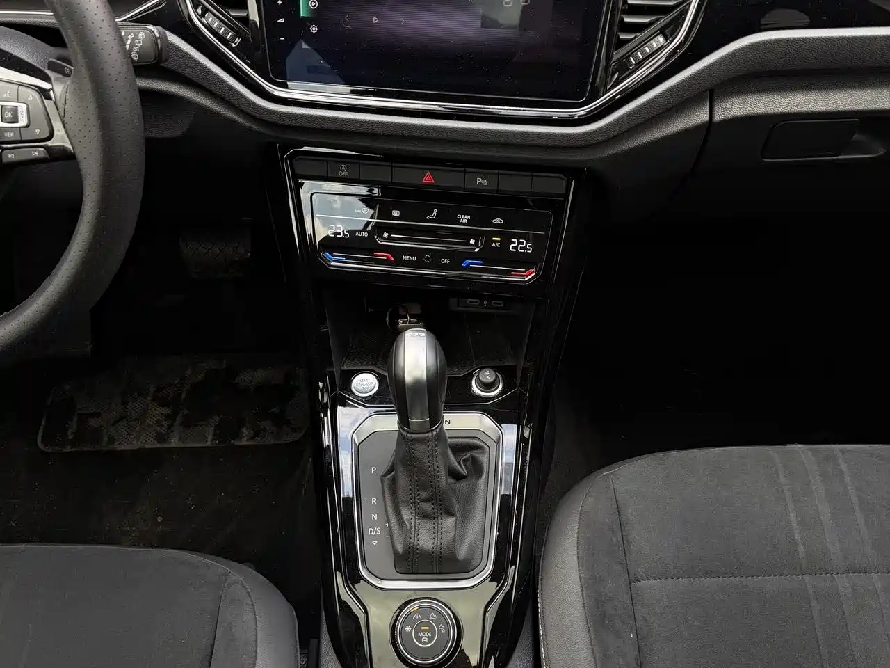 VOLKSWAGEN T ROC EXPLORING SONGS