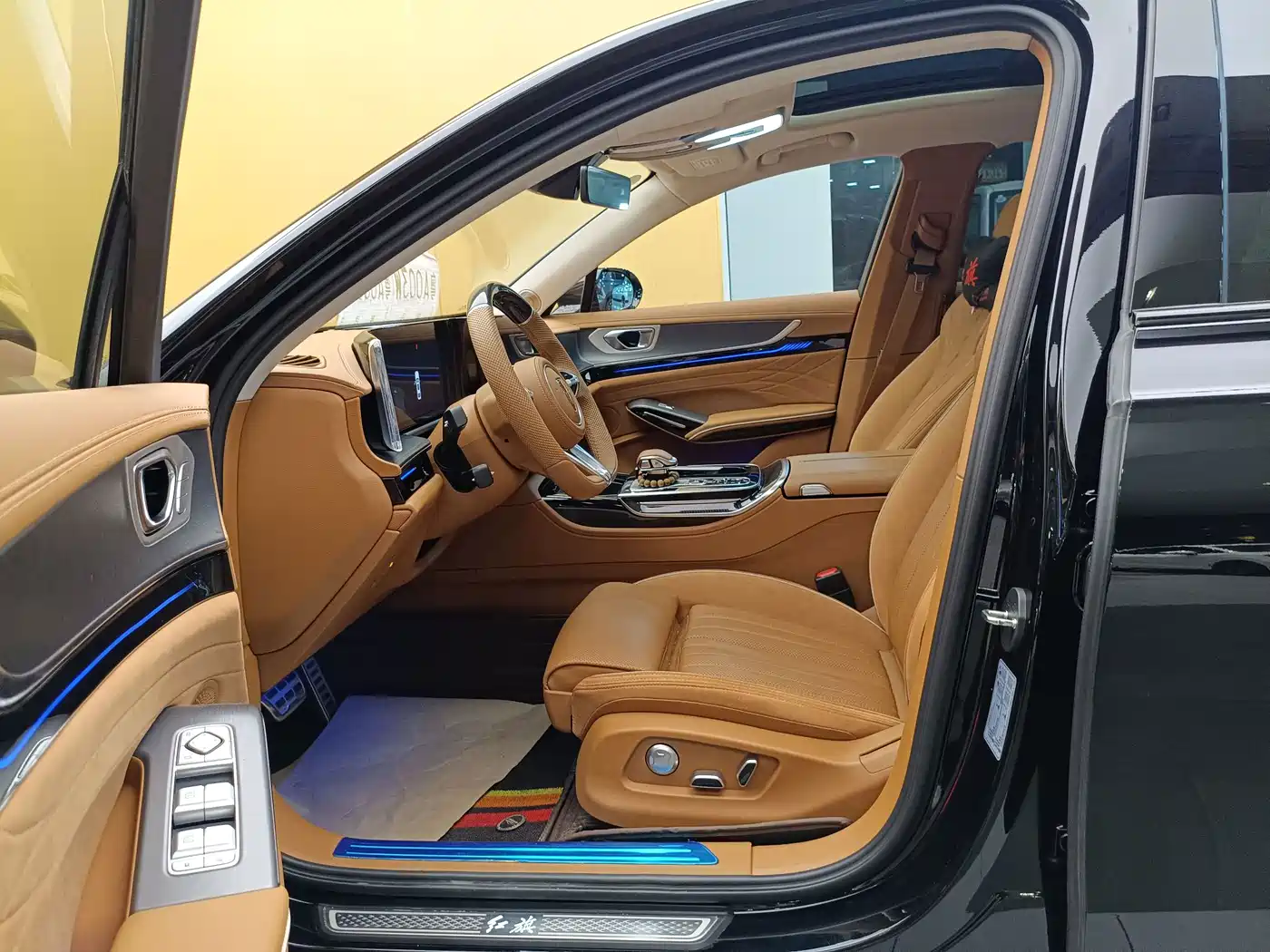 Hongqi H9 2025 2025 2.0T 2WD Qi Chang Private Style Edition 5-seater
