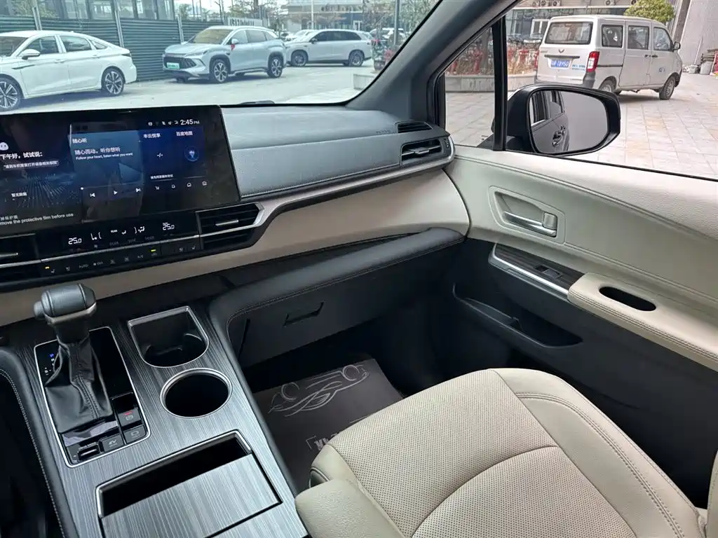 Toyota Sienna 2021 2.5L Hybrid Premium Edition фото 14