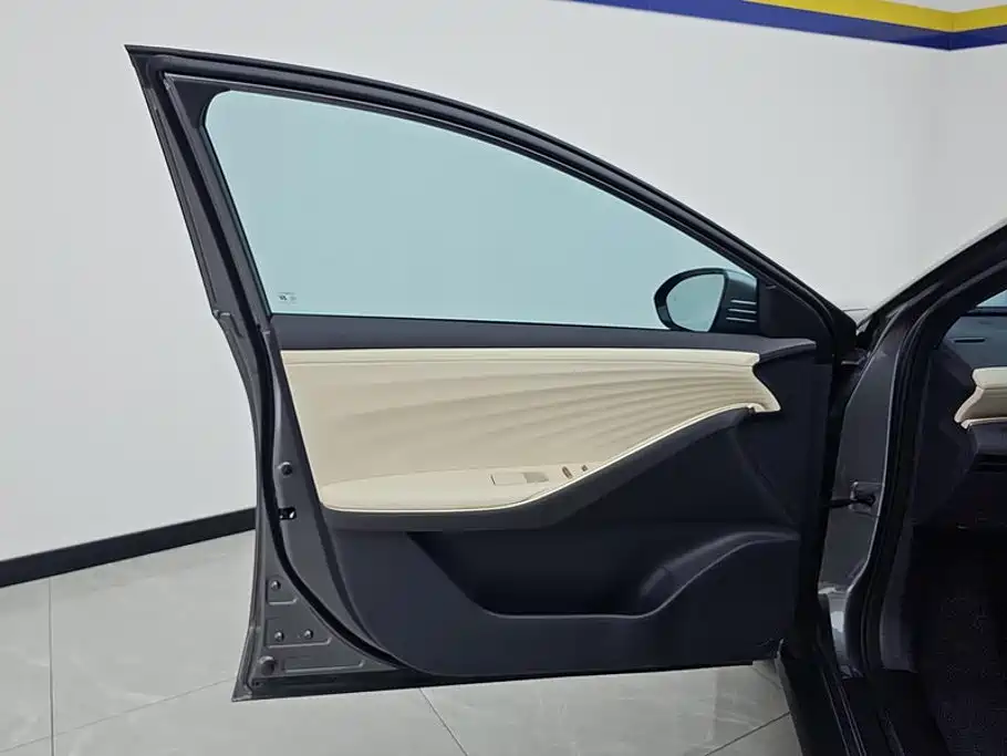 Nissan N6 2025 2025 Mid Configuration