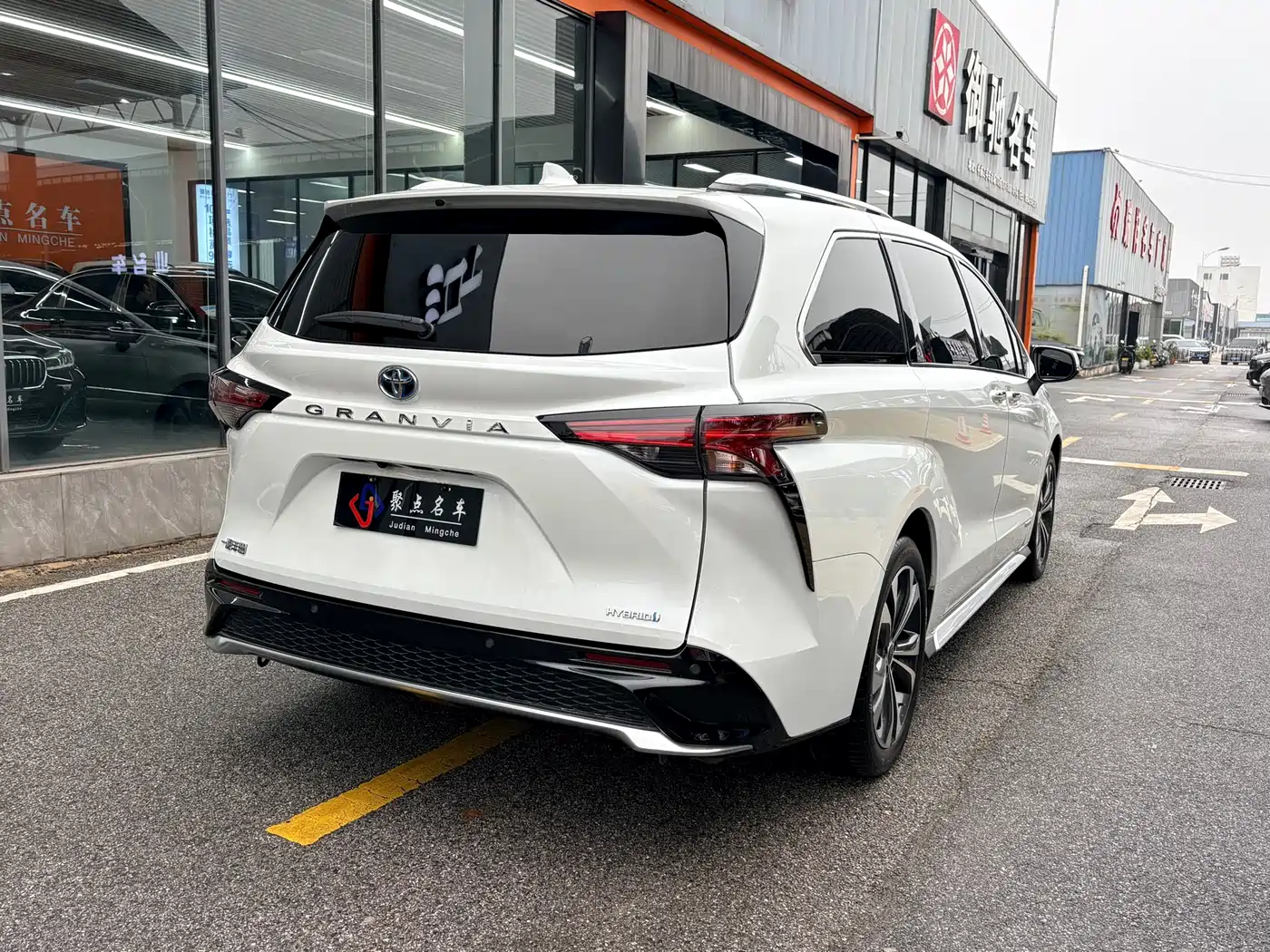 Toyota Granvia 2024 2.5L Hybrid Premium PLUS фото 4