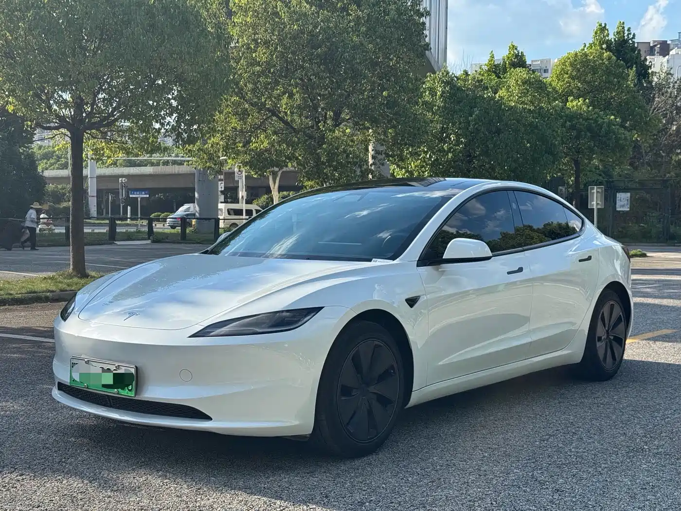Фото 1 - Tesla Model 3
