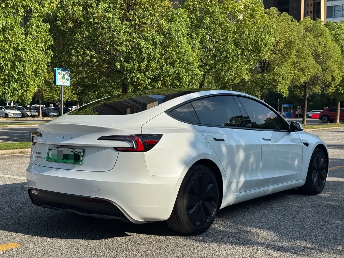 Фото 14 - Tesla Model 3