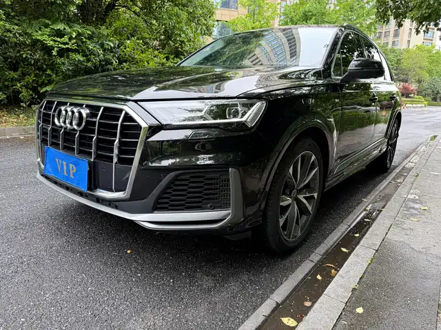 AUDI Q7 2023