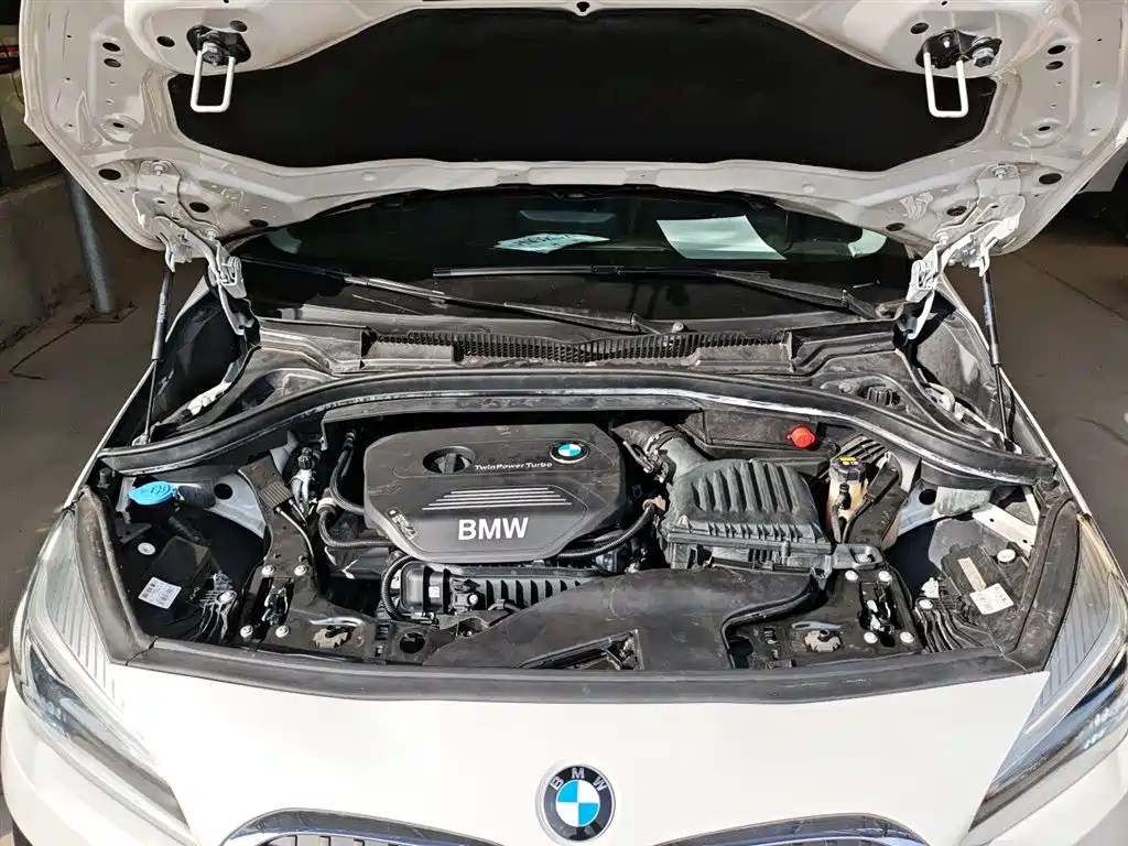 BMW 2 Series Touring 2018 218i Luxury Line фото 17