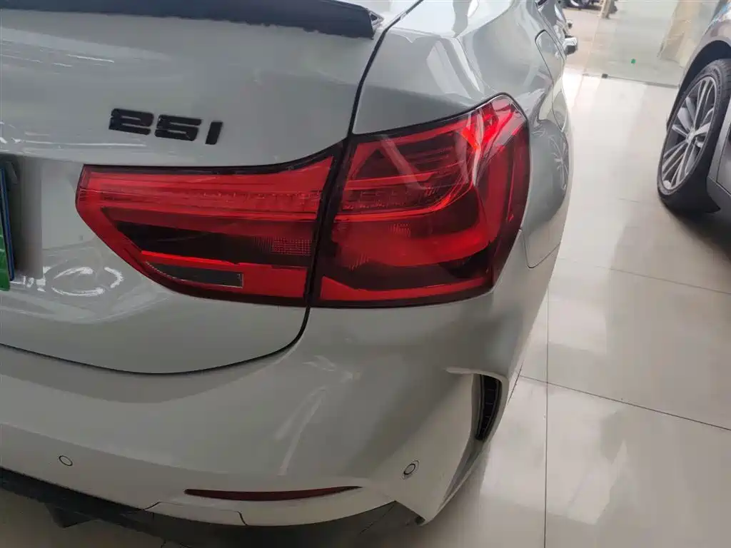 BMW 1-SERIES