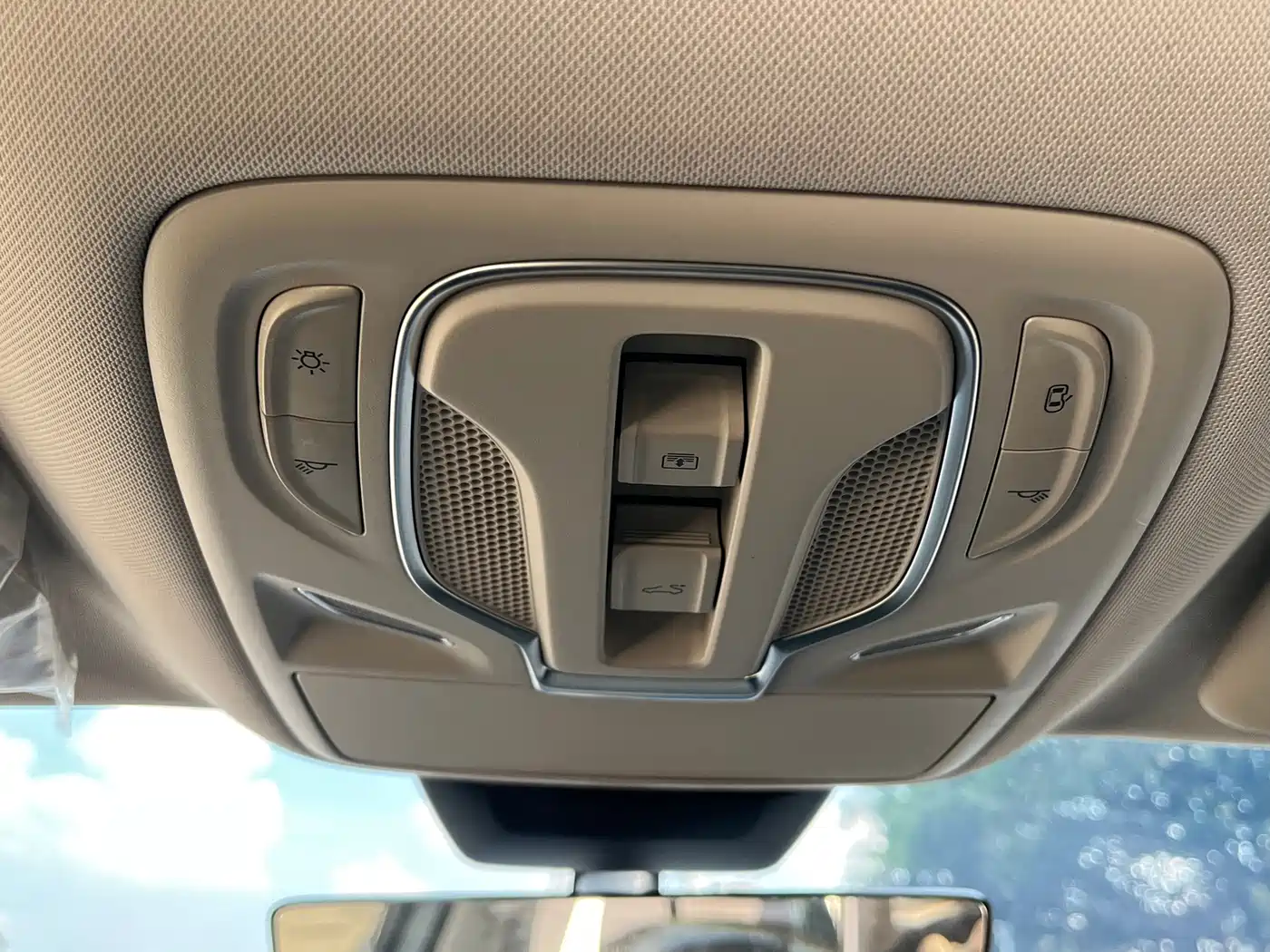 Roewe D7 2025 2025 DMH 125km World Champion Excellence Edition