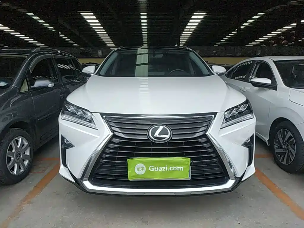 Фото 3 - Lexus RX