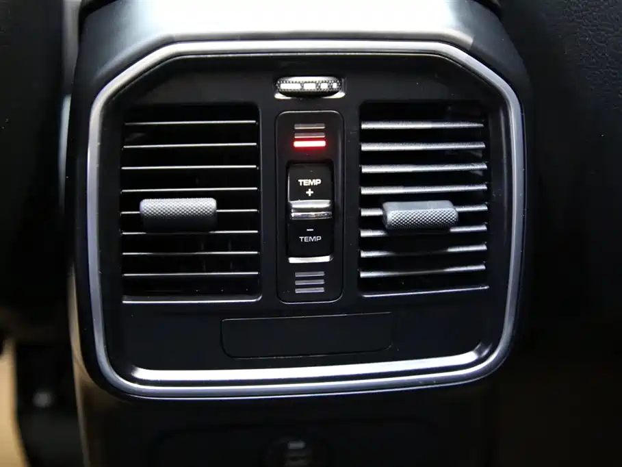 Porsche Macan 2018 Macan 2.0T фото 11