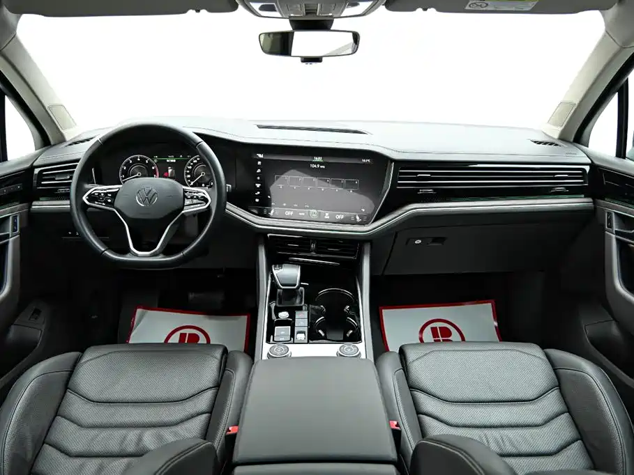 Volkswagen Touareg 2021 3.0TSI R-Line Classic Sport Package фото 14