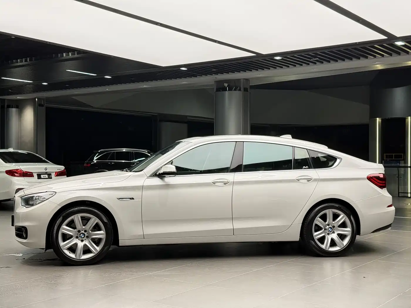 BMW 5 Series GT 2014 535i xDrive фото 3