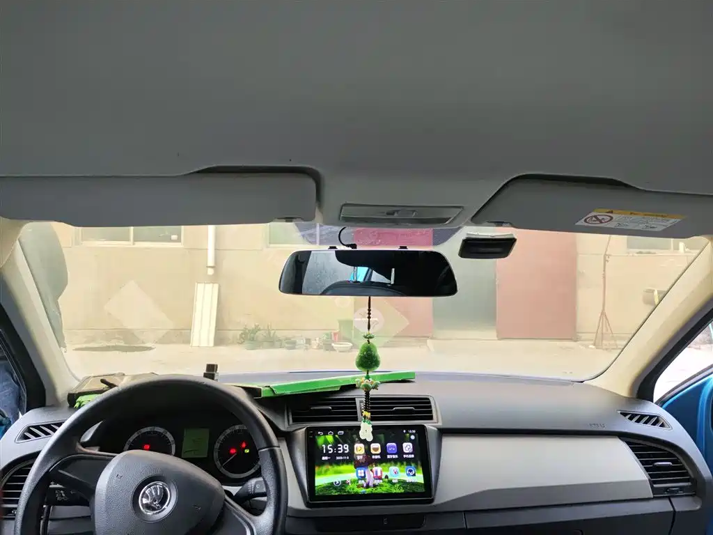 Škoda Fabia 2017 1.4L Auto Forward Edition фото 9
