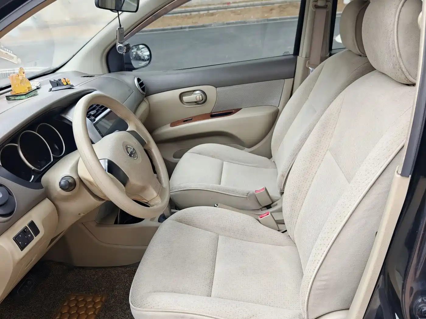 Nissan Livina 2006 Model 1.8L Automatic Comfort фото 4