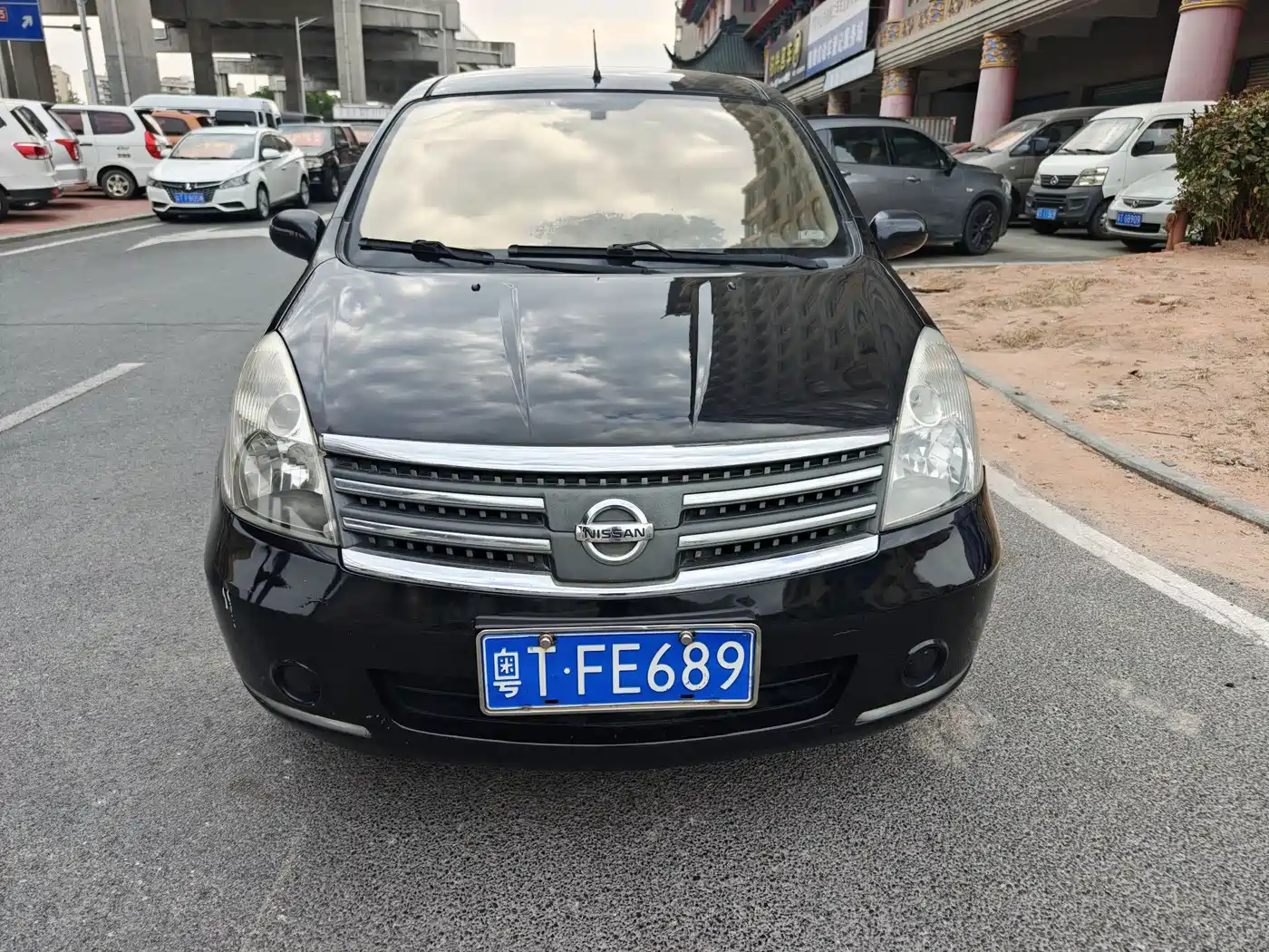 Nissan Livina 2006 Model 1.8L Automatic Comfort фото 2