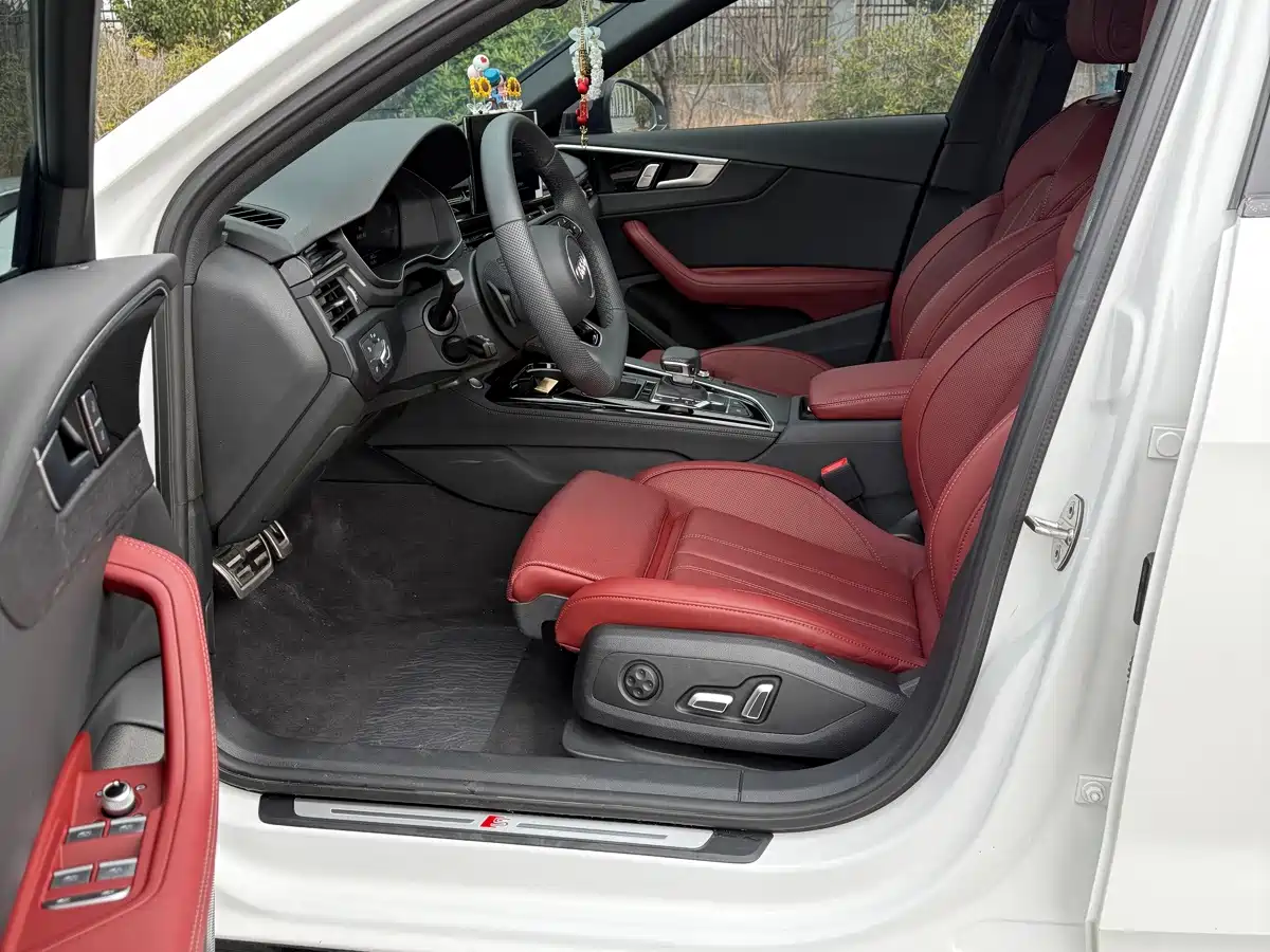 Audi A4L 2025 2024 40 TFSI Luxury Dynamic