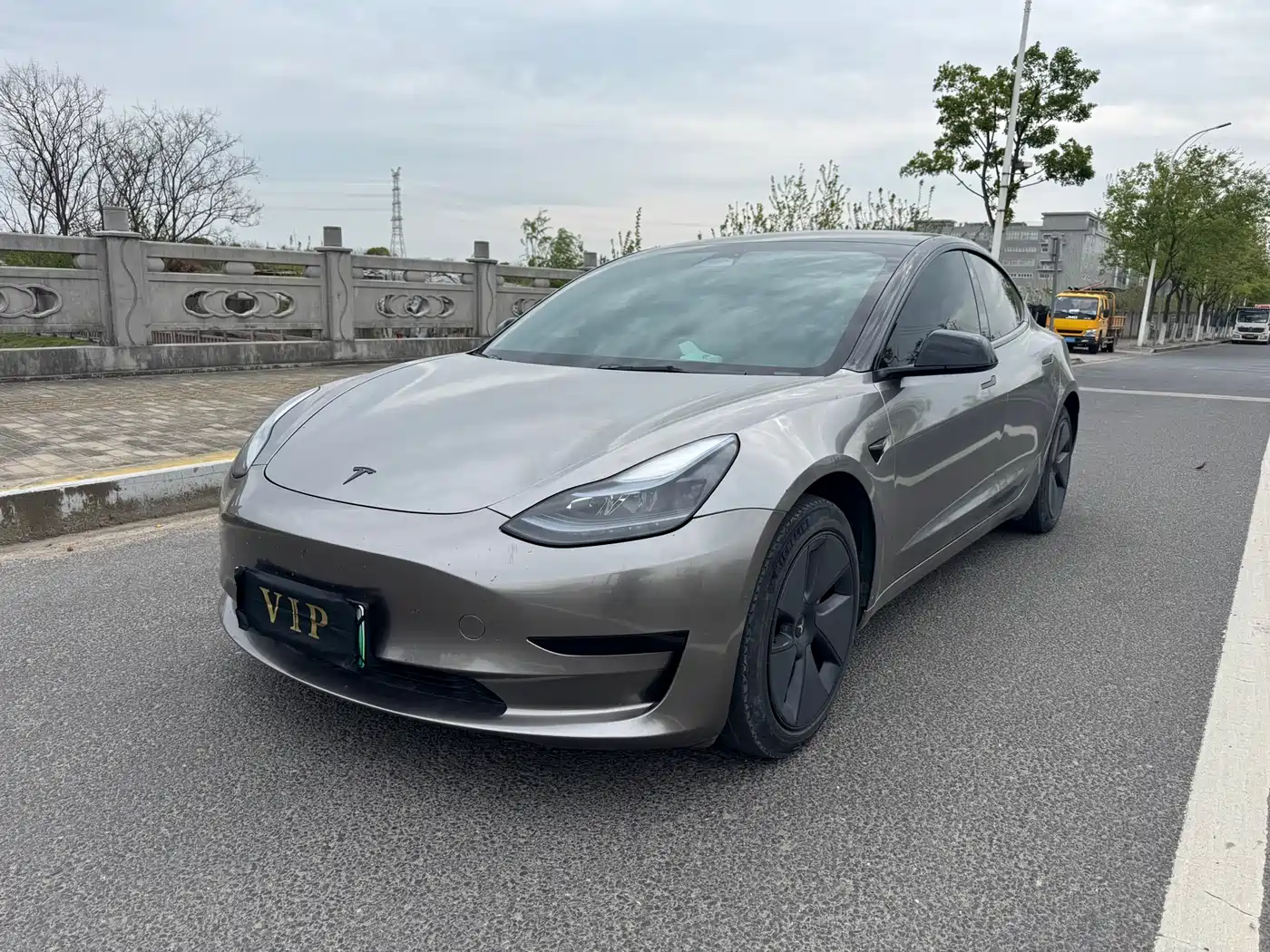 TESLA MODEL 3