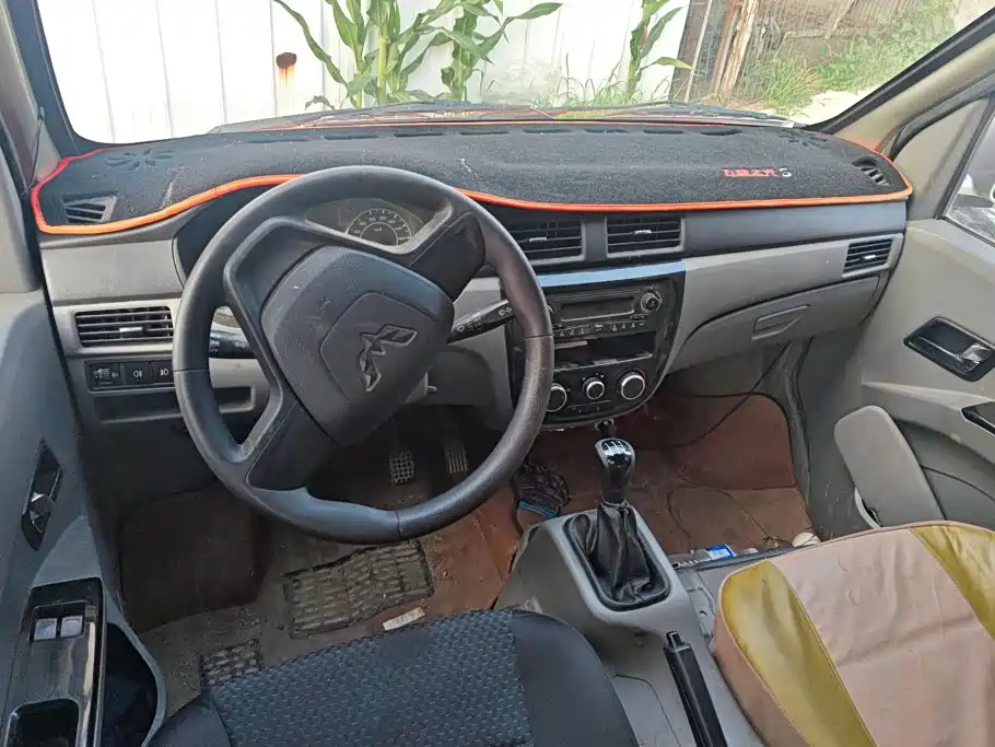 Wuling Motors Wuling Zhiguang 2016 2015 1.2L S Standard LSI