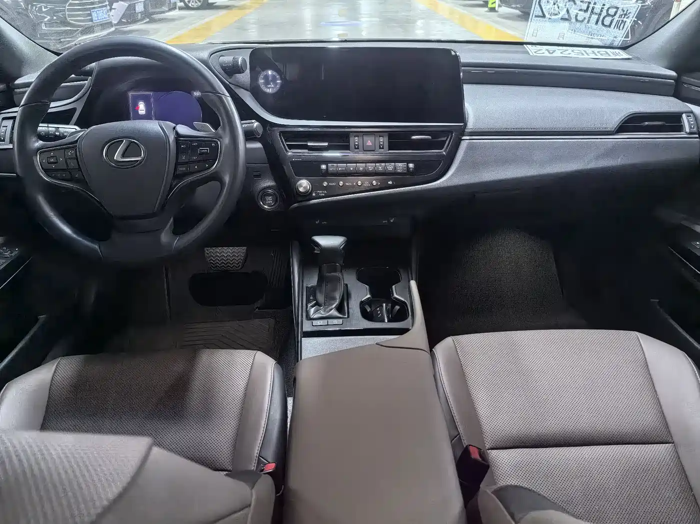 Lexus ES 2021 200 Luxury Edition фото 10