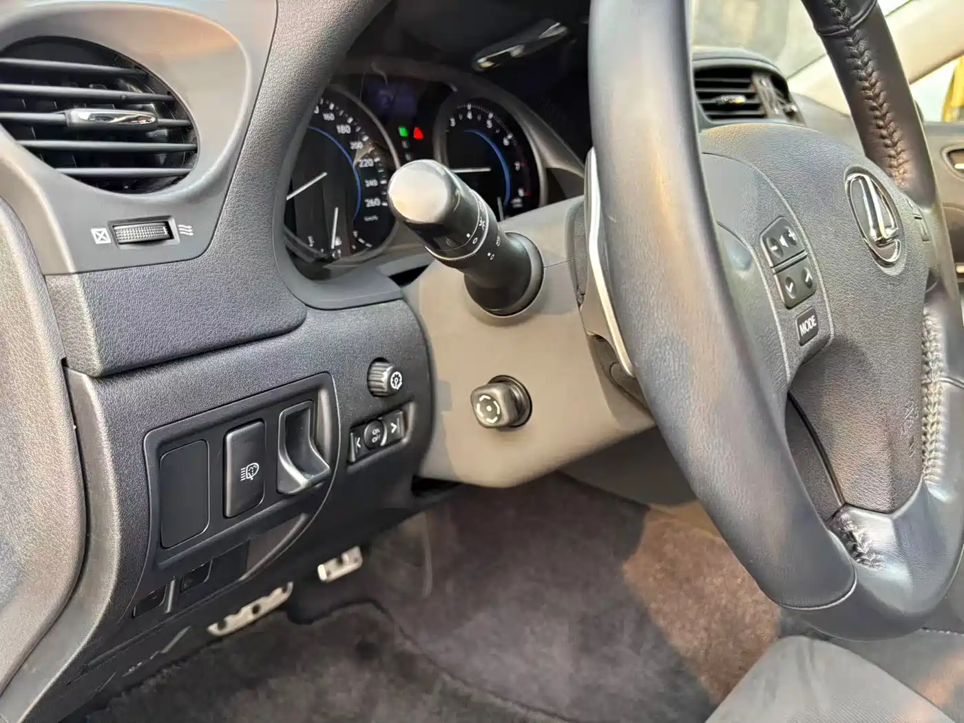 Lexus IS 2009 300 фото 15